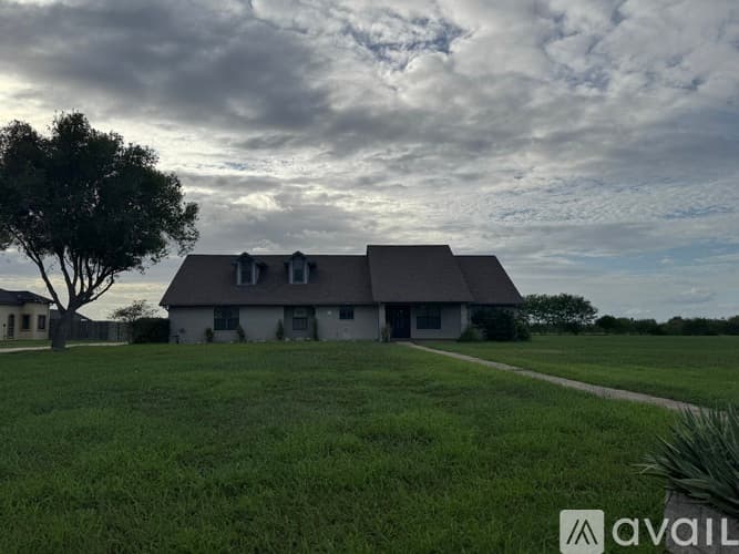 Los Fresnos House: 33506 Falcon Lane