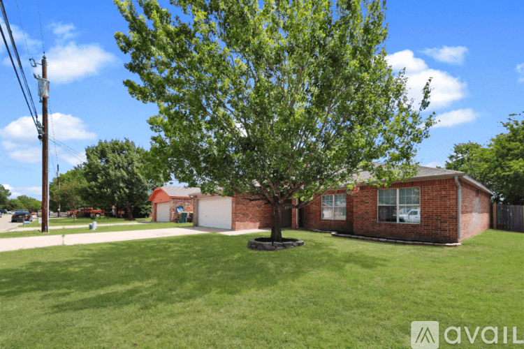 Belton House: 2107 Miller St