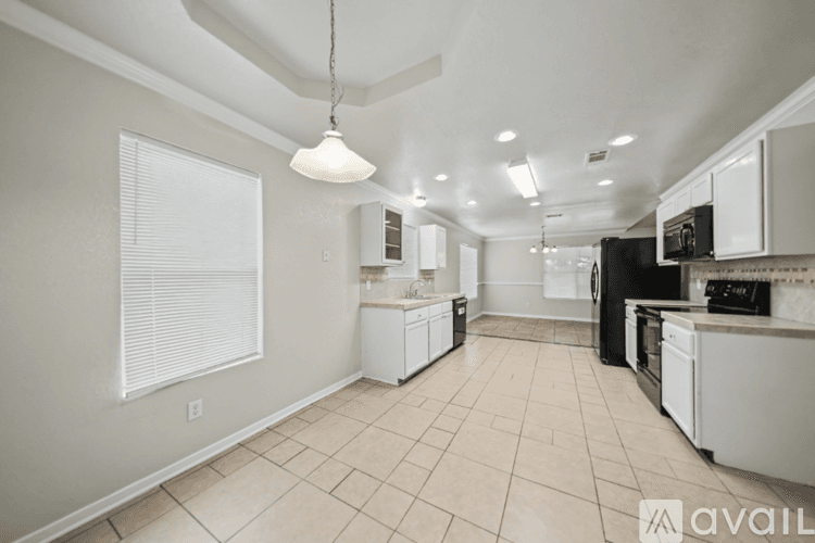Belton House: 2107 Miller St