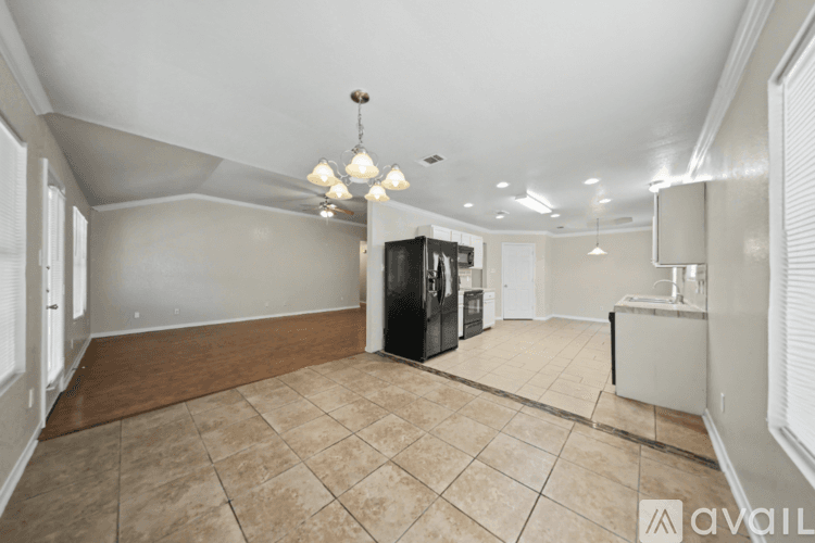 Belton House: 2107 Miller St