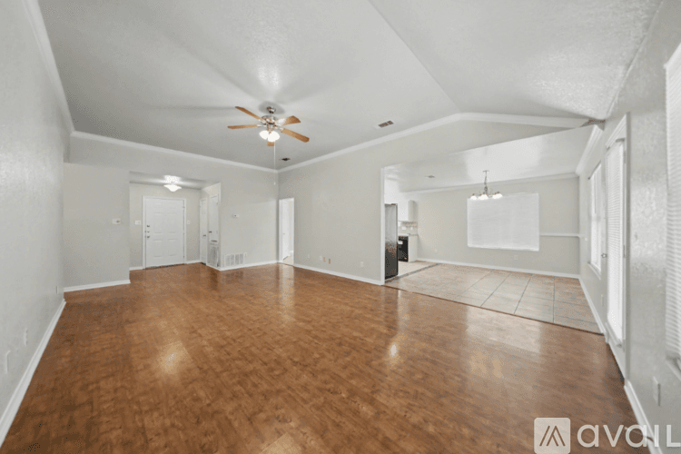 Belton House: 2107 Miller St