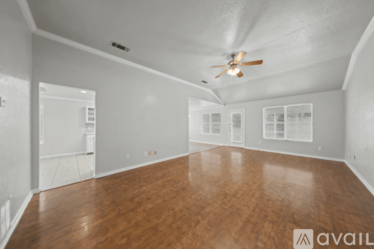 Belton House: 2107 Miller St