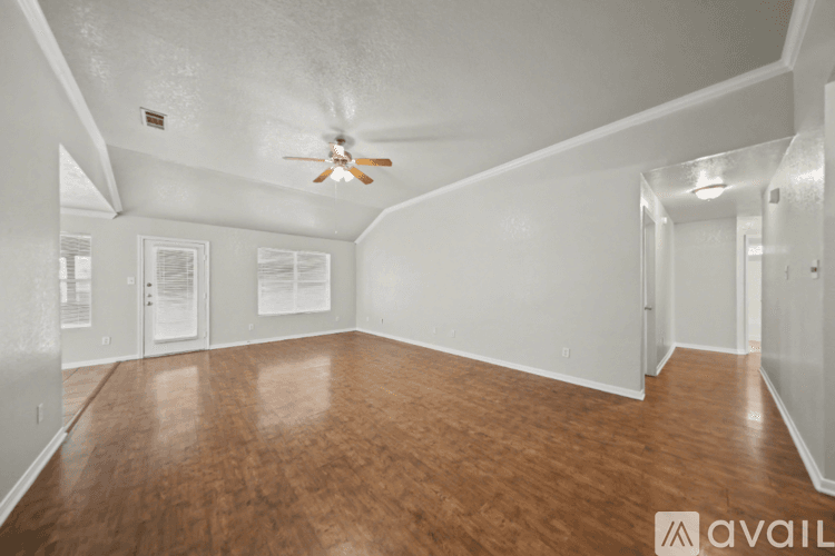 Belton House: 2107 Miller St