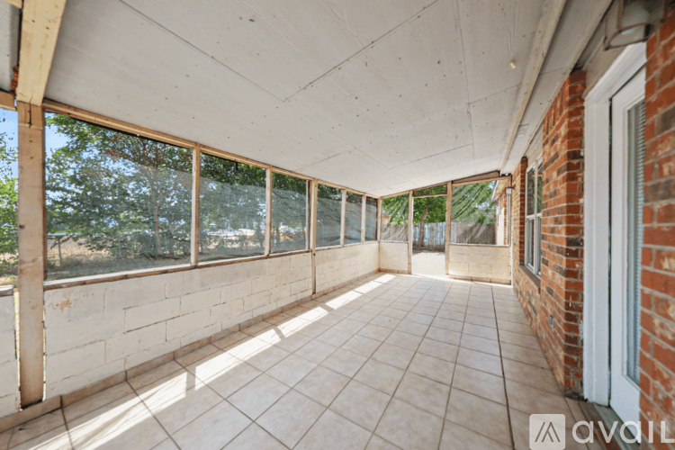 Belton House: 2107 Miller St