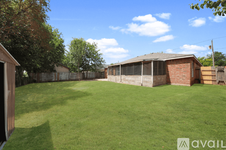 Belton House: 2107 Miller St