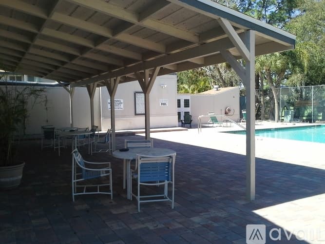 Sarasota House: 6883 Whitman Court