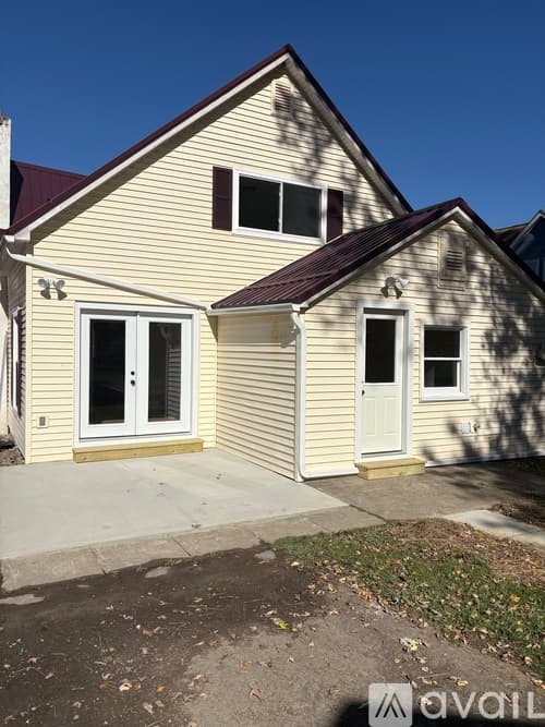 South Corning House: 25 Glen Ave