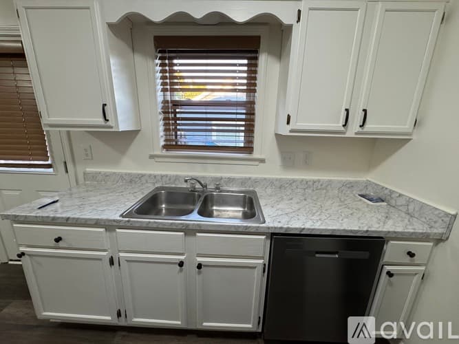 Southaven House: 776 Old Forge Rd