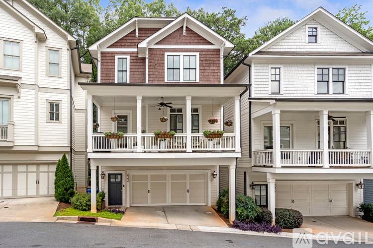 Decatur House: 822 Grove Bend
