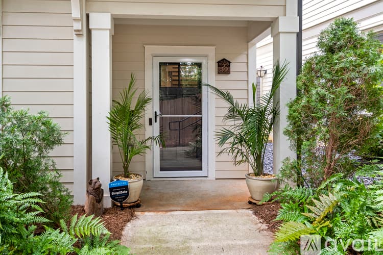 Decatur House: 822 Grove Bend