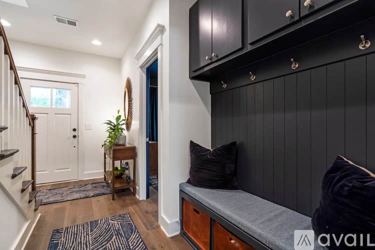 Decatur House: 822 Grove Bend