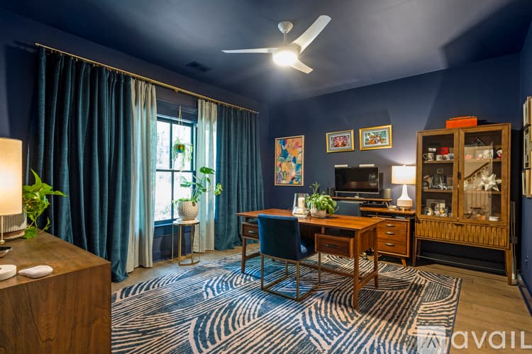 Decatur House: 822 Grove Bend
