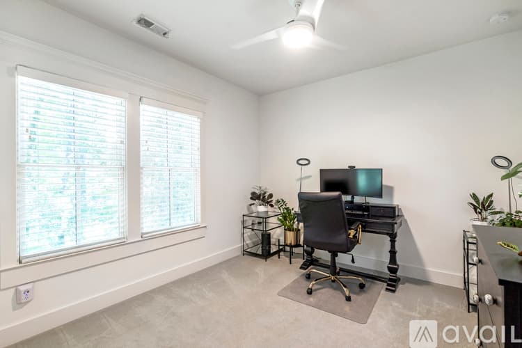 Decatur House: 822 Grove Bend