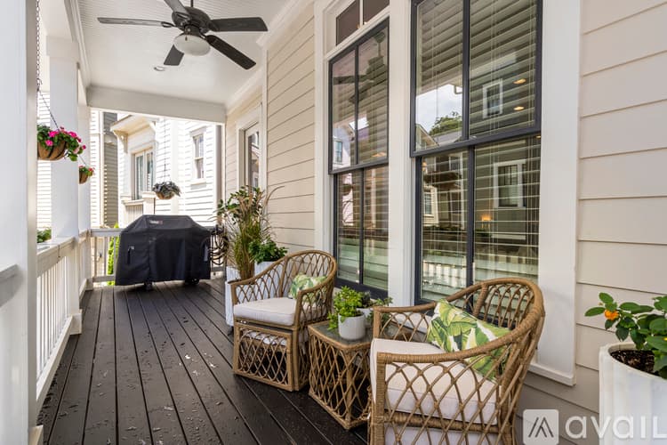 Decatur House: 822 Grove Bend