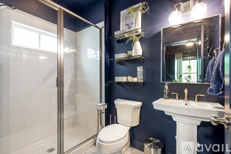 Decatur House: 822 Grove Bend