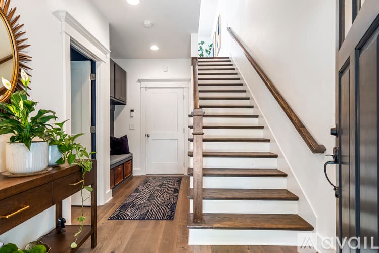 Decatur House: 822 Grove Bend