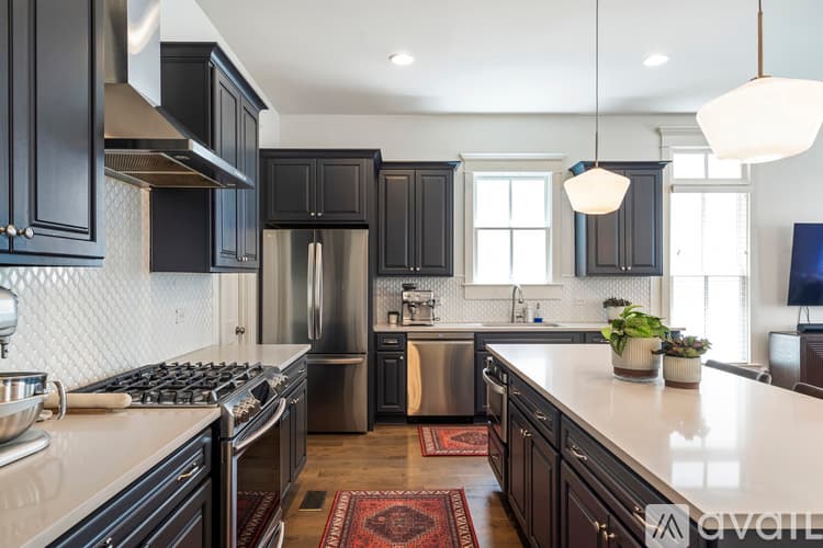 Decatur House: 822 Grove Bend