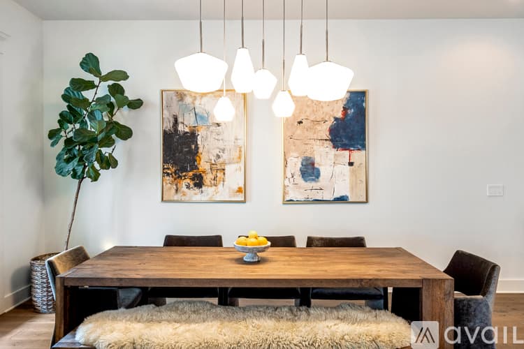 Decatur House: 822 Grove Bend