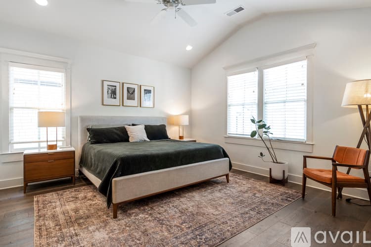 Decatur House: 822 Grove Bend