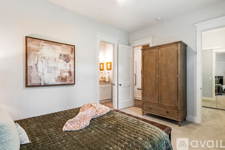 Decatur House: 822 Grove Bend