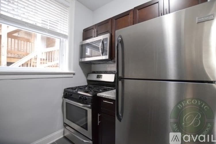 Chicago Apartment: 1106 W Glenlake Ave