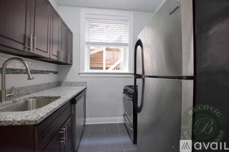 Chicago Apartment: 1106 W Glenlake Ave