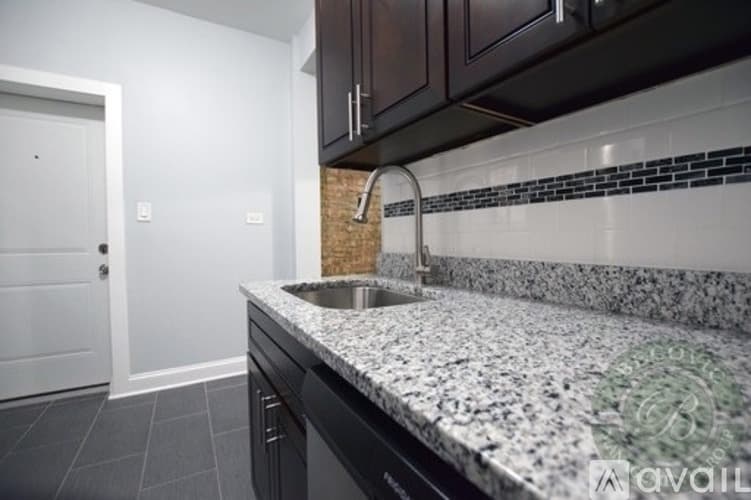 Chicago Apartment: 1106 W Glenlake Ave