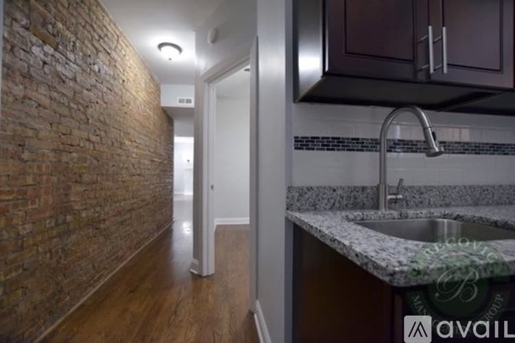 Chicago Apartment: 1106 W Glenlake Ave