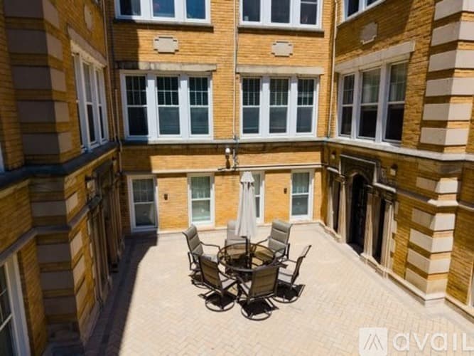 Chicago Apartment: 1106 W Glenlake Ave
