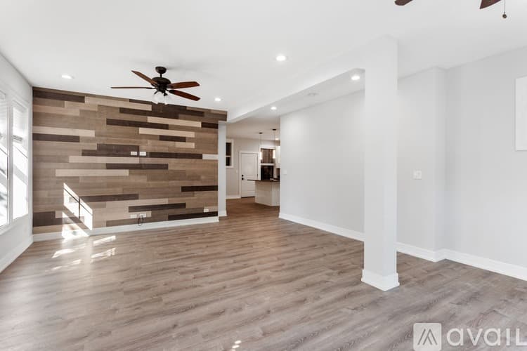Chicago Apartment: 1062 W Glenlake Ave