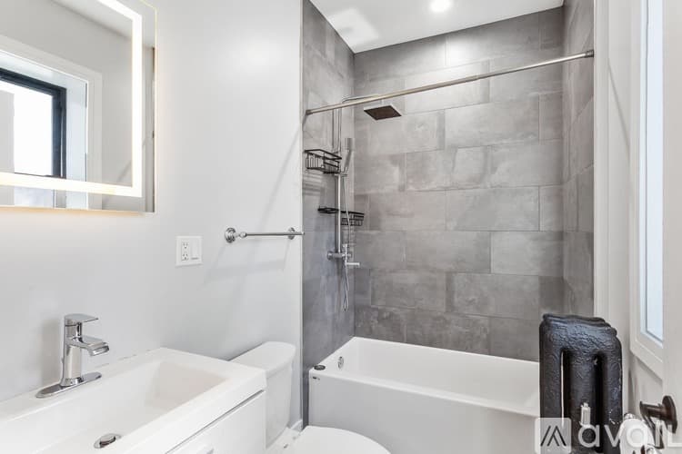 Chicago Apartment: 1062 W Glenlake Ave