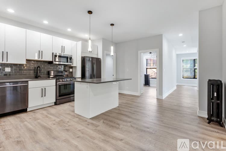 Chicago Apartment: 1062 W Glenlake Ave