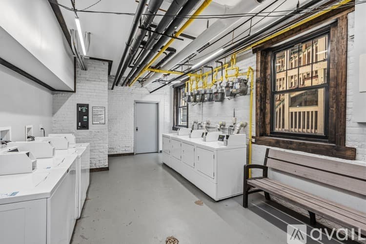 Chicago Apartment: 1062 W Glenlake Ave