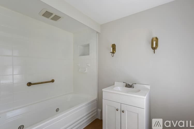 Hingham Townhome: 191 South St