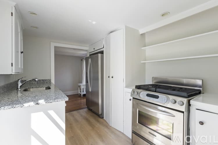 Hingham Townhome: 191 South St