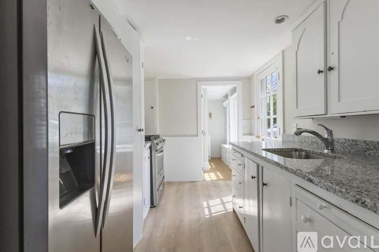 Hingham Townhome: 191 South St