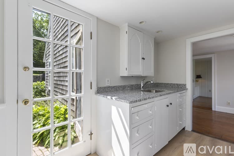 Hingham Townhome: 191 South St