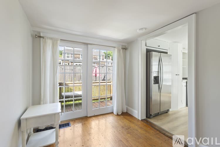 Hingham Townhome: 191 South St