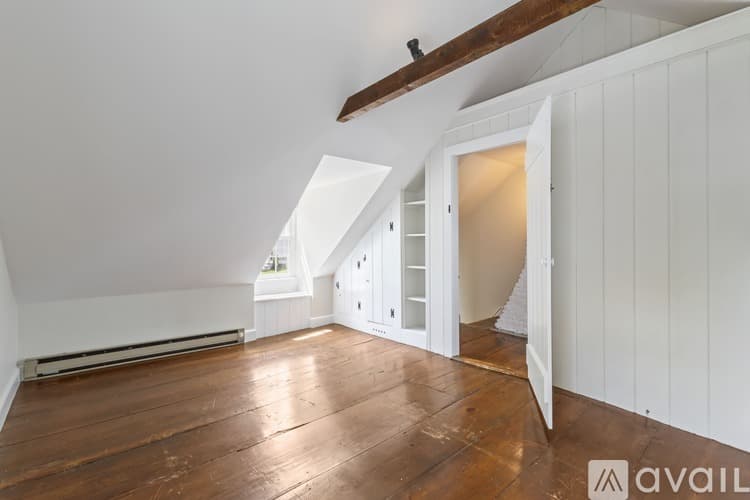Hingham Townhome: 191 South St
