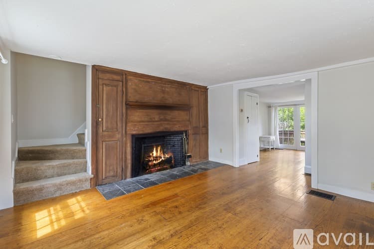 Hingham Townhome: 191 South St