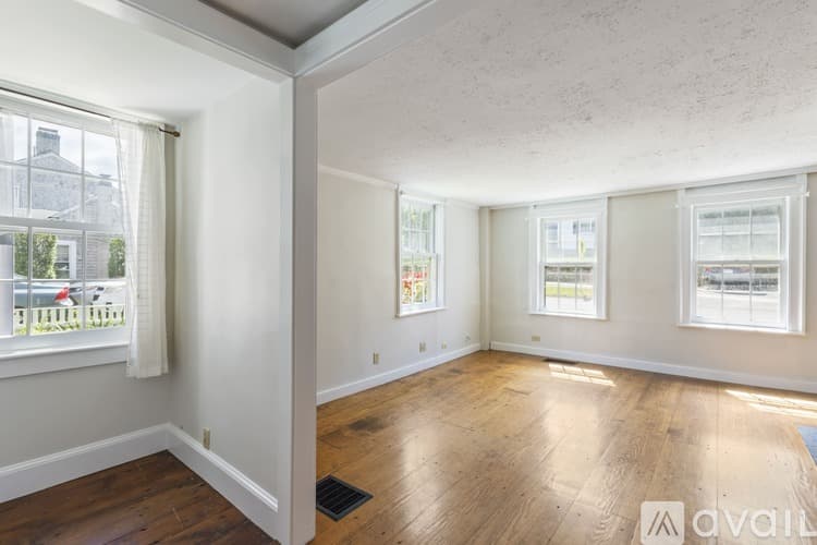 Hingham Townhome: 191 South St