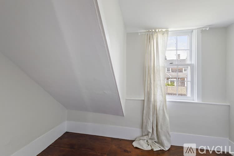 Hingham Townhome: 191 South St