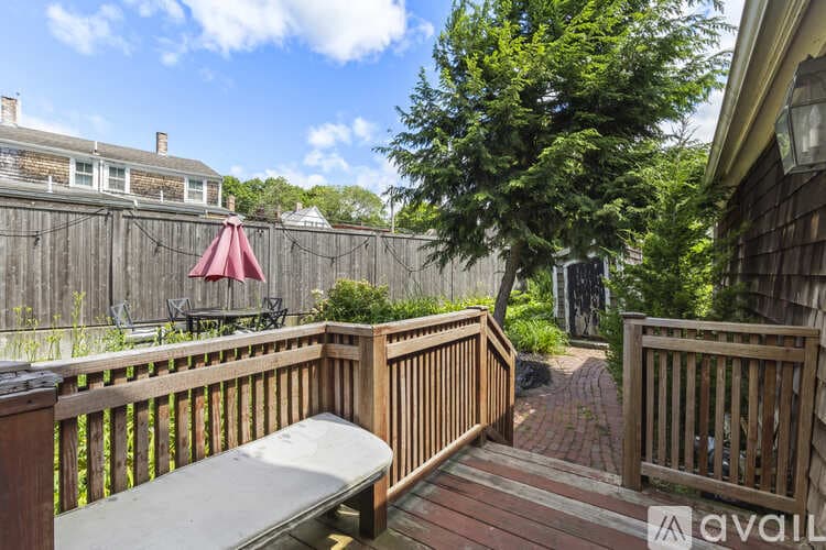 Hingham Townhome: 191 South St