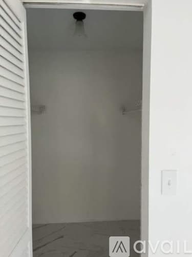 Palm Springs Apartment: 702 Lori Drive