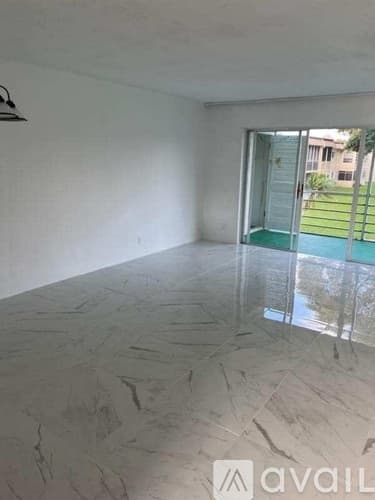 Palm Springs Apartment: 702 Lori Drive