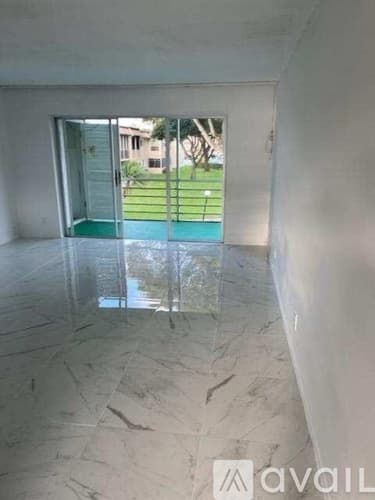 Palm Springs Apartment: 702 Lori Drive