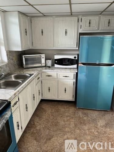Palm Springs Apartment: 702 Lori Drive