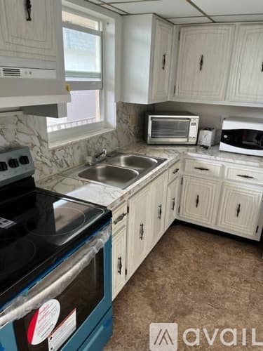Palm Springs Apartment: 702 Lori Drive