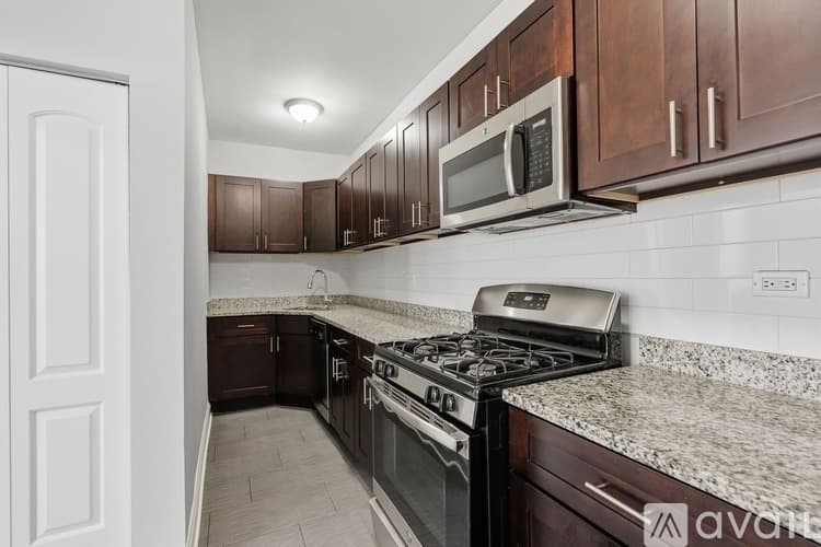 Chicago Apartment: 1608 W Sherwin Ave