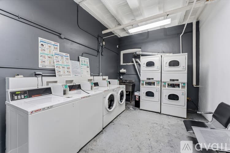 Chicago Apartment: 1608 W Sherwin Ave